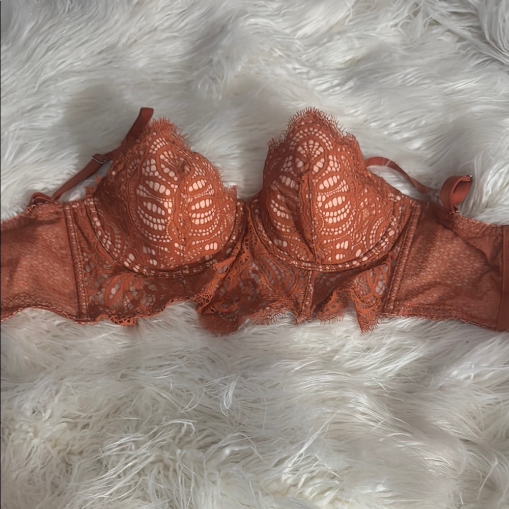 NWOT RUST Lace Underwire Bra with Molded Cups and Adjustable Straps